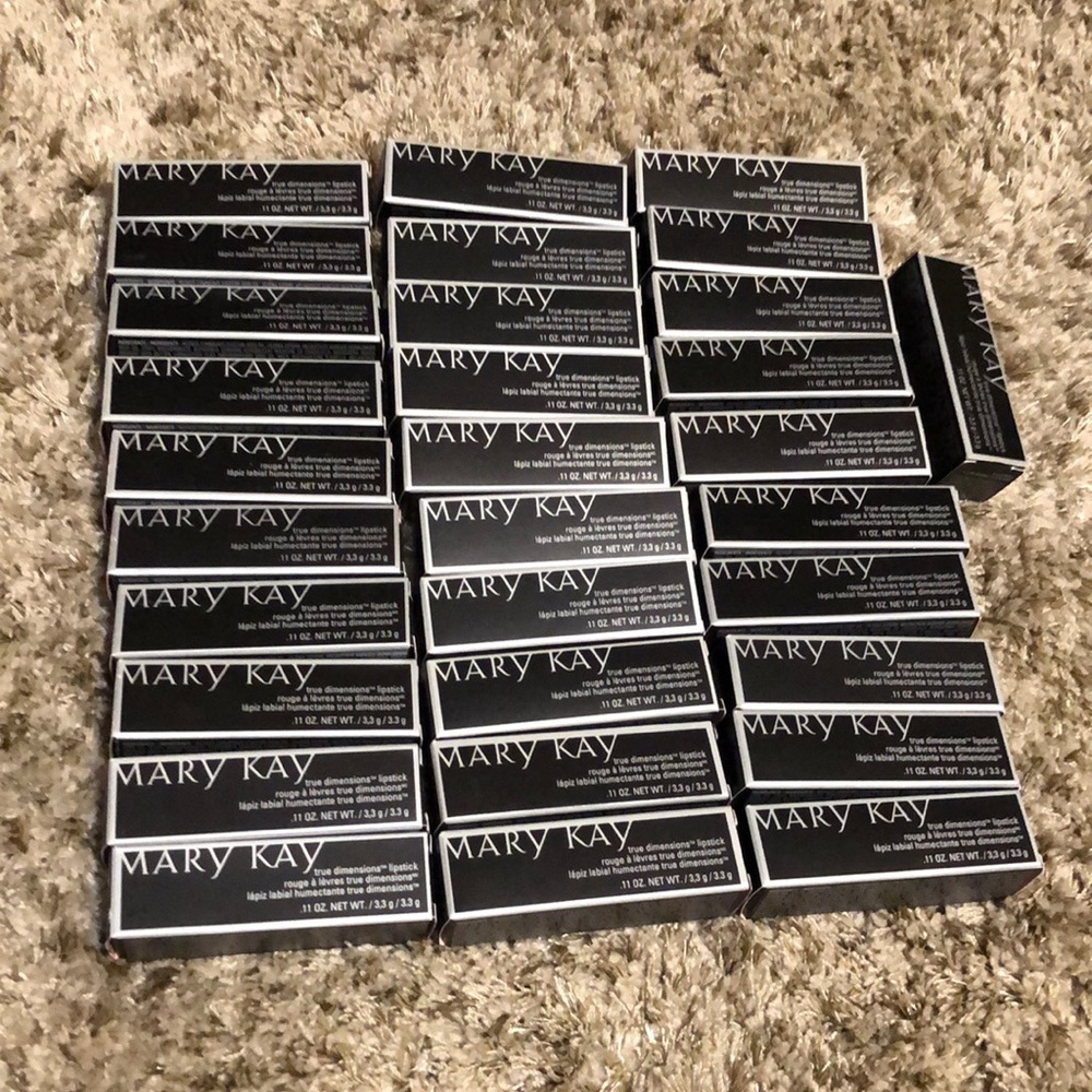 31 tubes of Mary Kay True Dimensions lipsticks